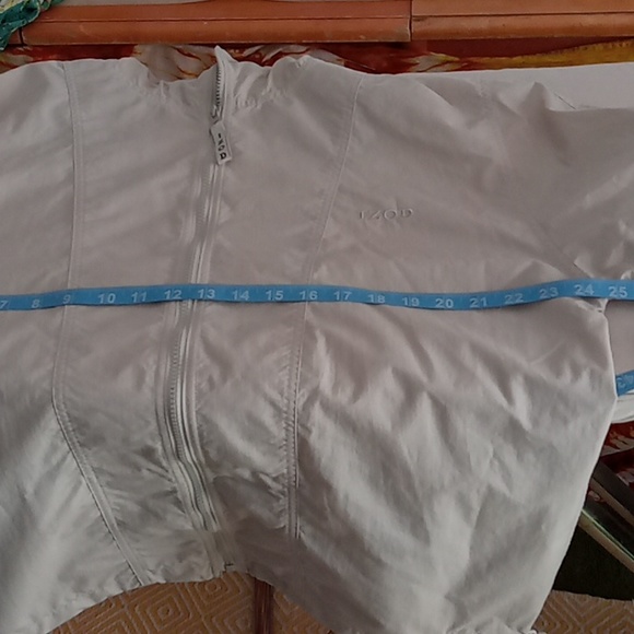 IZOD Men's Hooded Windbreaker, Nylon, Beige- Very Good Condition - Picture 8 of 11